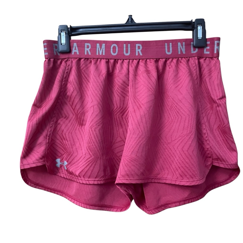 Under Armour Women's M Athletic Shorts in Pink Geo Print